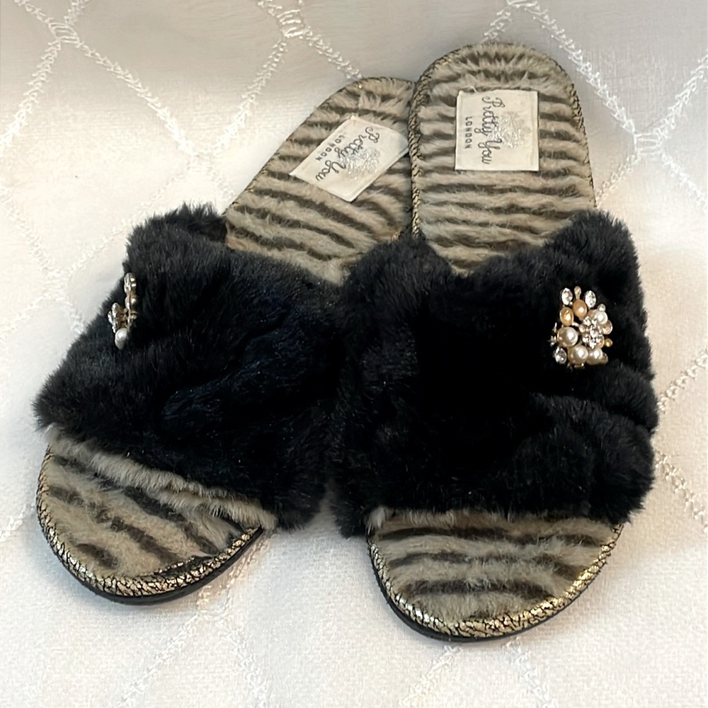 Pretty You London Slippers Size US 8-9 L